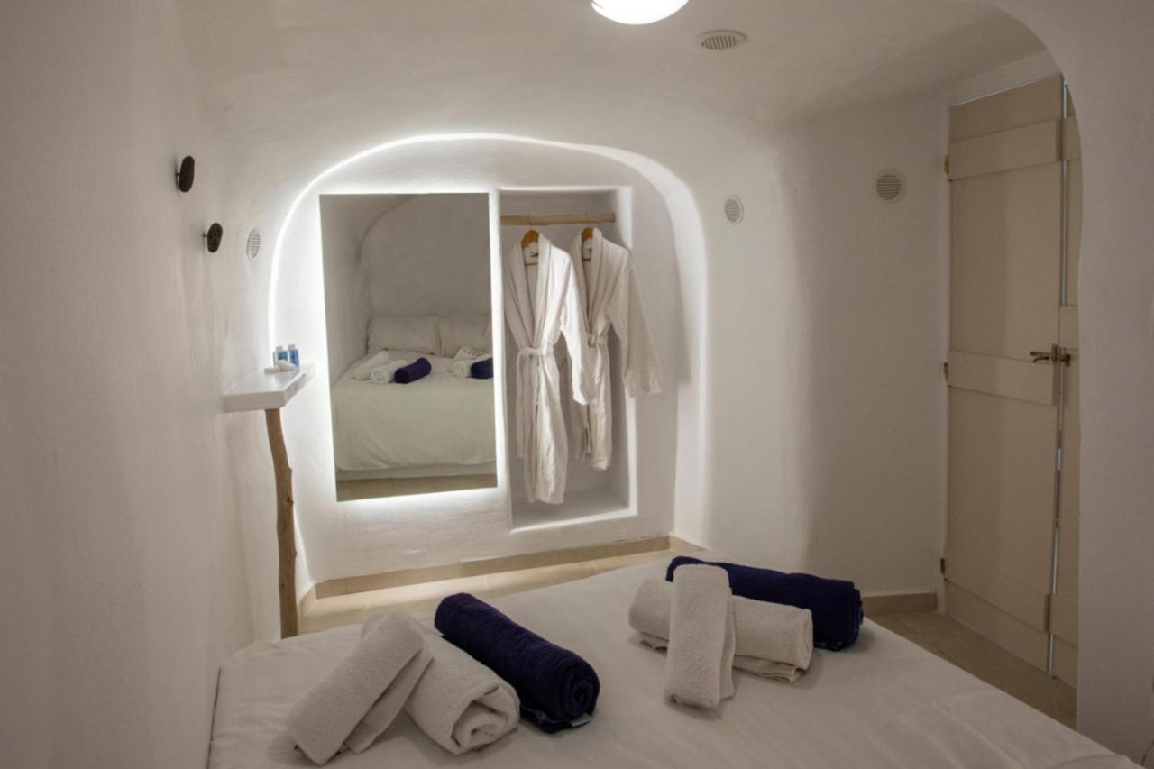 Sunset View Villa Santorini - With Outdoor Jacuzzi Фиростефани Экстерьер фото